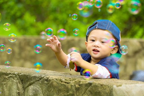 toddler with bubbles during early intervention 